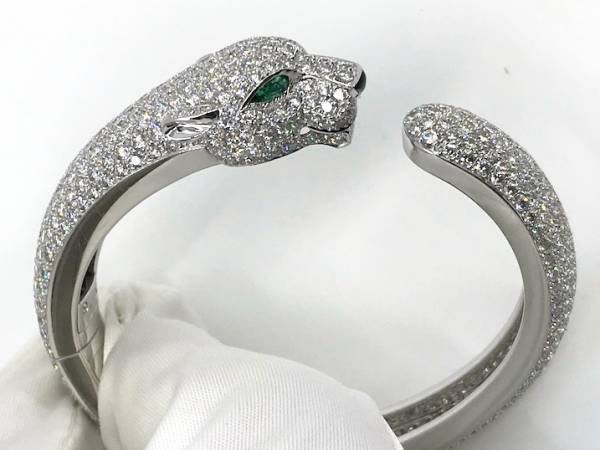 Panthère de Cartier Bangle | Whitegold | app. 15.74 ct Pavè | Diamond Emerald