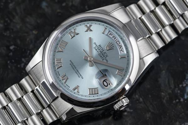 Rolex DAY-DATE Chronometer | 118206 | Platin Ice Blue | Full Set 2017 | LC100