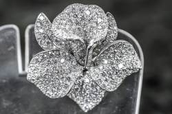 CARESSE D'ORCHIDÉES par Cartier Ear Pendants | Platinum | Diamond Pavé photo 15