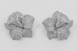 CARESSE D'ORCHIDÉES par Cartier Ear Pendants | Platinum | Diamond Pavé photo 8