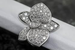 CARESSE D'ORCHIDÉES par Cartier Ring | Whitegold | Diamond Pavé photo 6