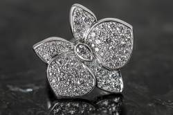 CARESSE D'ORCHIDÉES par Cartier Ring | Whitegold | Diamond Pavé photo 7