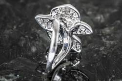 CARESSE D'ORCHIDÉES par Cartier Ring | Whitegold | Diamond Pavé photo 8