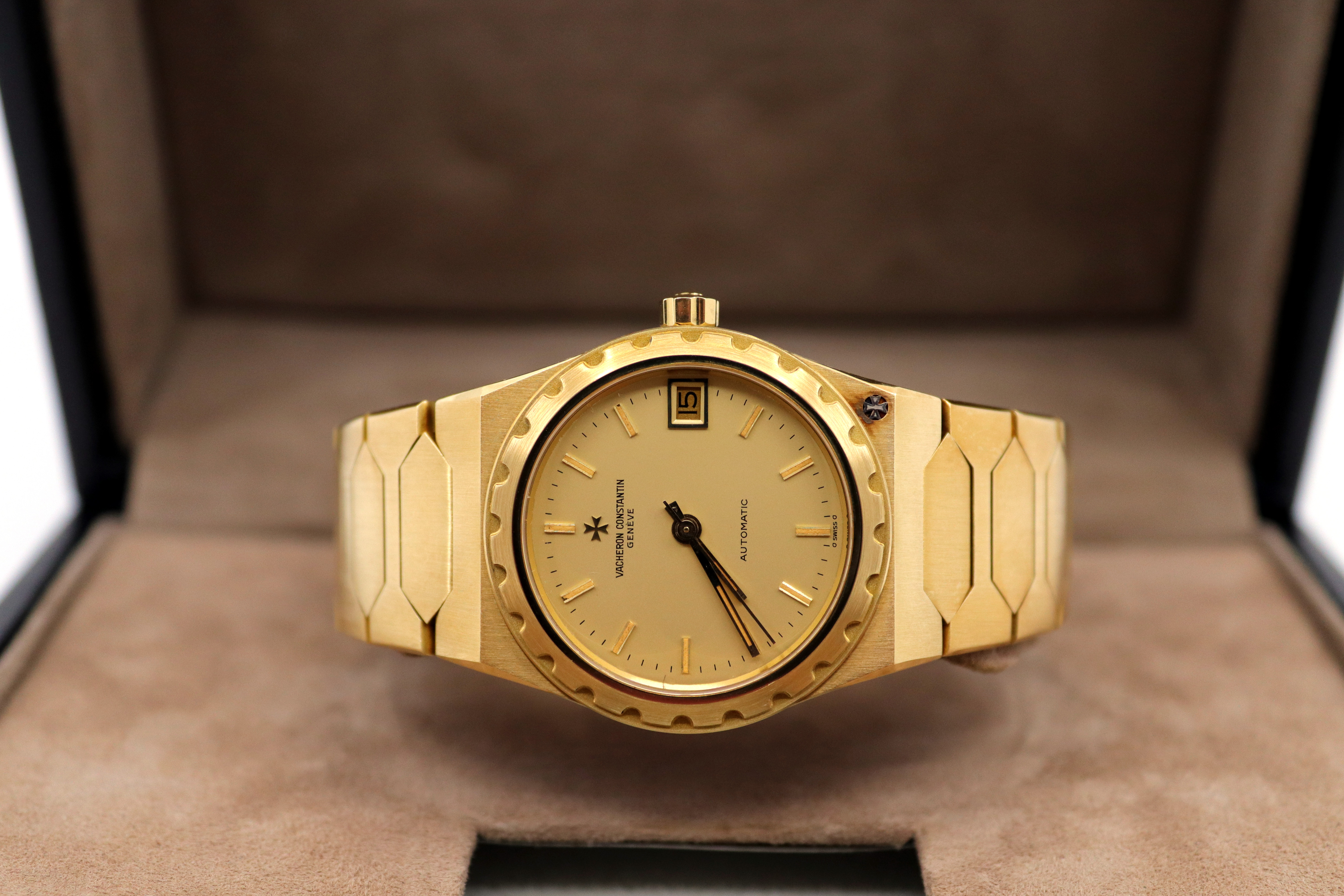 Vacheron Constantin 222 in Yellowgold | Ref. 46003|411 NOS Box and Cer ...