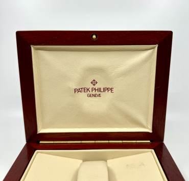 pre owned PATEK PHILIPPE precious Wood Box for Calendars among others for the References 3700 / 3970 / 3940